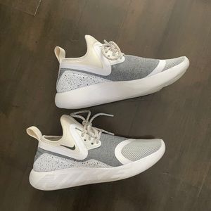 COPY - Lightly worn nike shoes!